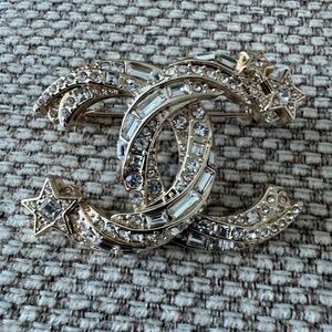 New Super Rare Classic Chanel CC Crystal Embellished Gold Shooting Star Brooch